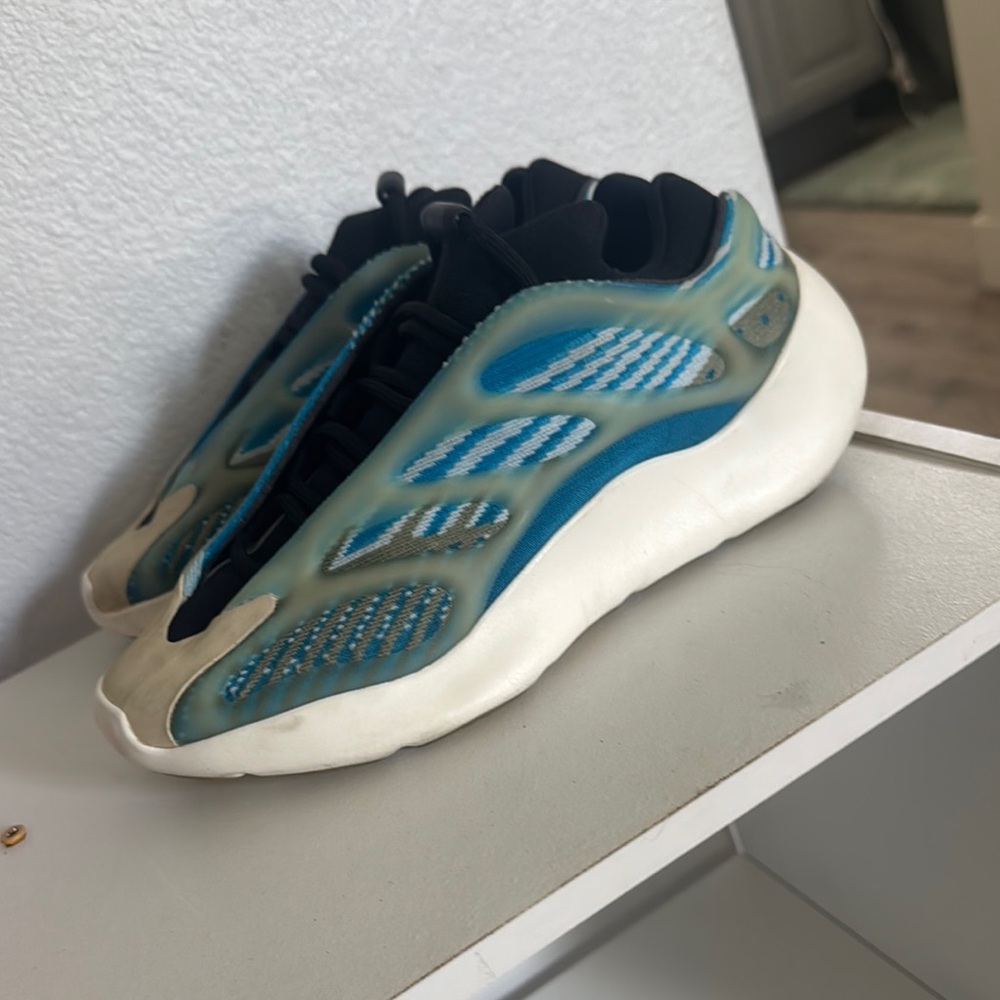 Yeezy 700 v3 arzareth size 5.5 7 Wmns authentic